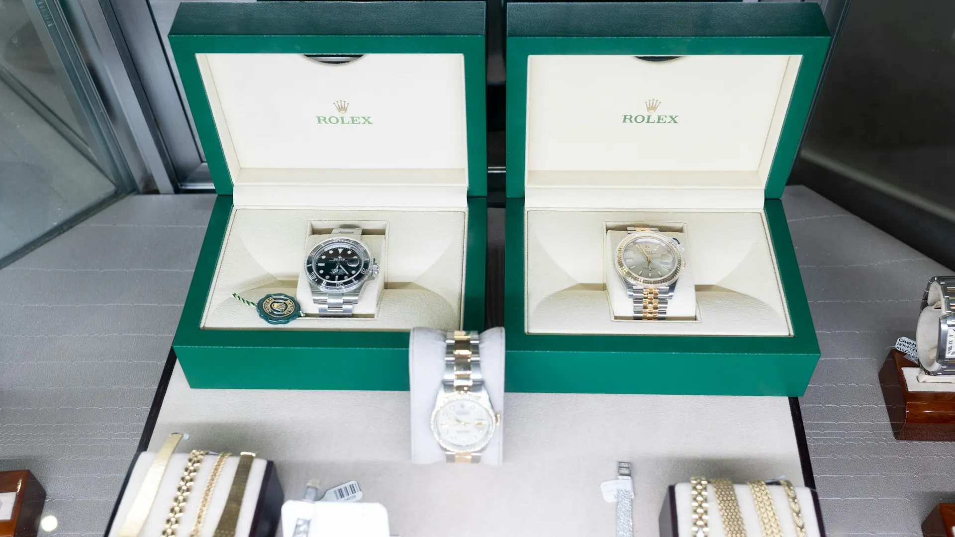 Rolex box and papers: what a full set is worth