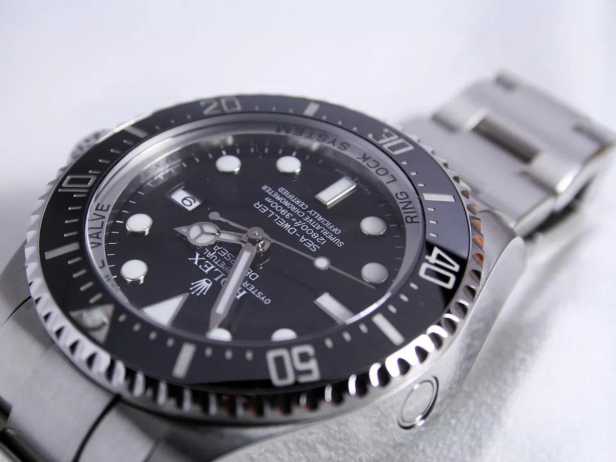 Engraved rehaut of a Rolex Deepsea, the ring to compare with the box and papers serial (representative photo)