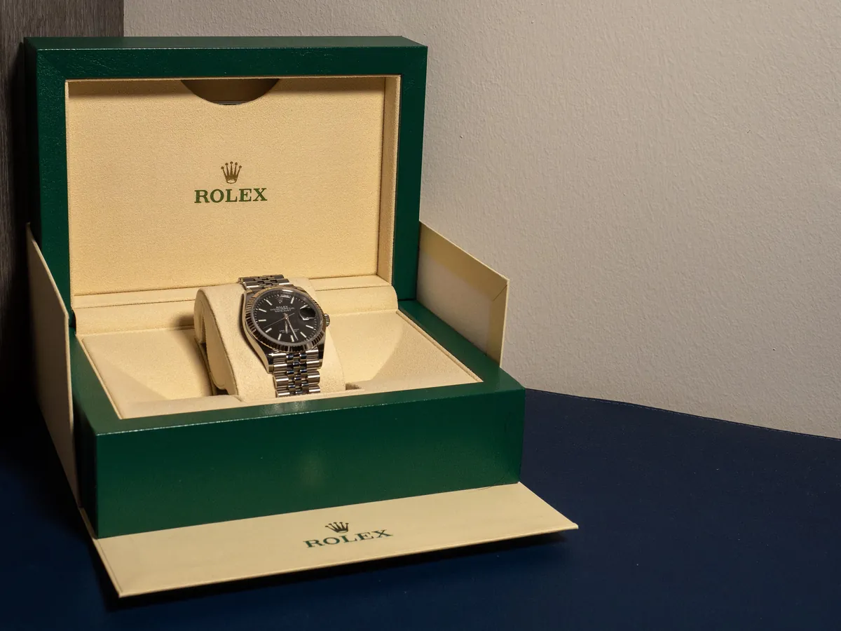 Used Rolex prices depend on the full set: a Datejust 36 in its green presentation box